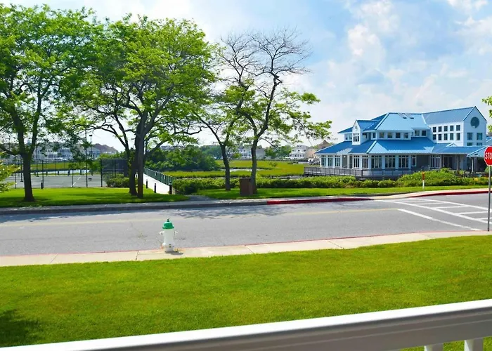 Harbour Club G7 condo