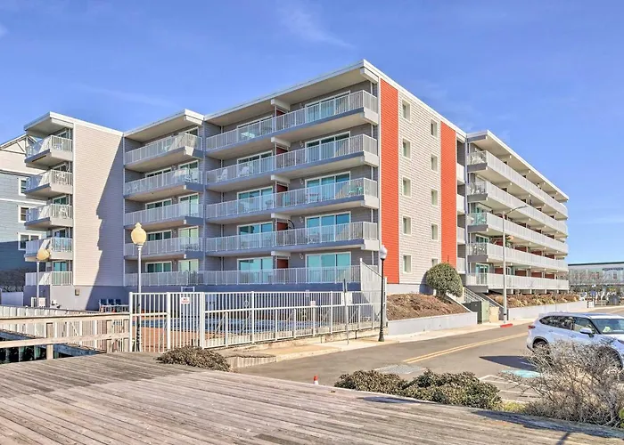 End-Unit Ocean City Condo With Panoramic Views!