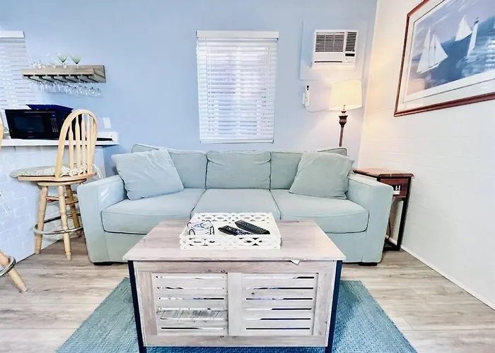 Stunning 2Br/2Ba Bayfront Retreat