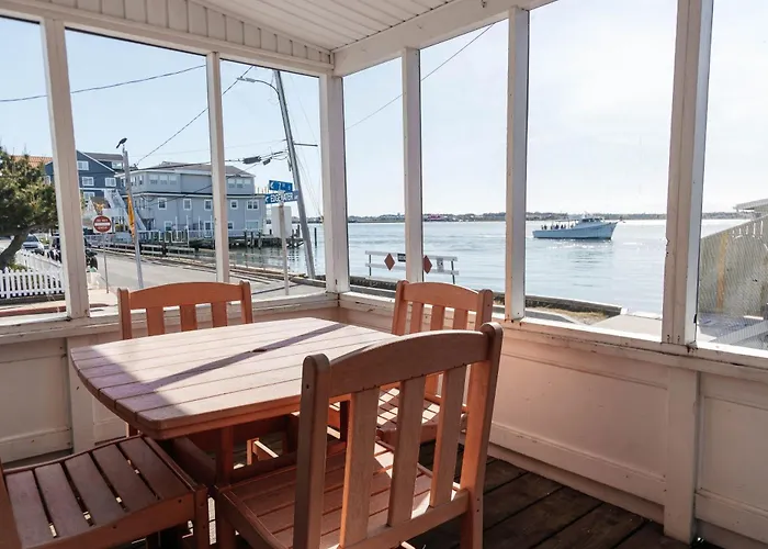 Family House With Bayview Walk To The Beach & Boardwalk
