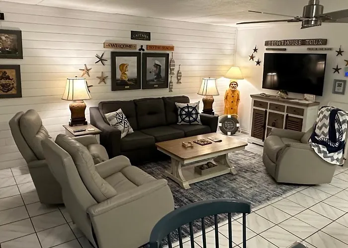 Captain'S Quarters