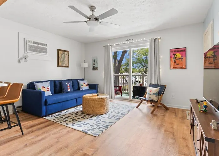Renovated 1-Bedroom Condo With Pool, Bikes, & Beach Access In North Ocean City, Md