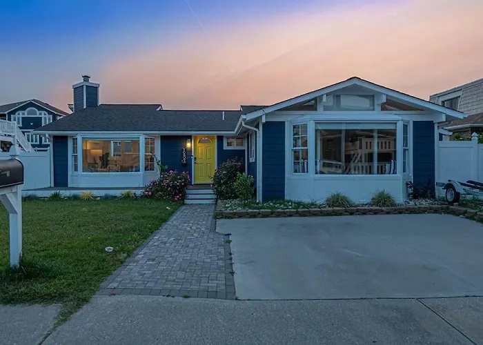3Br Canal Front Getaway Near Fenwick Walk To Beach With Dock And Kayaks