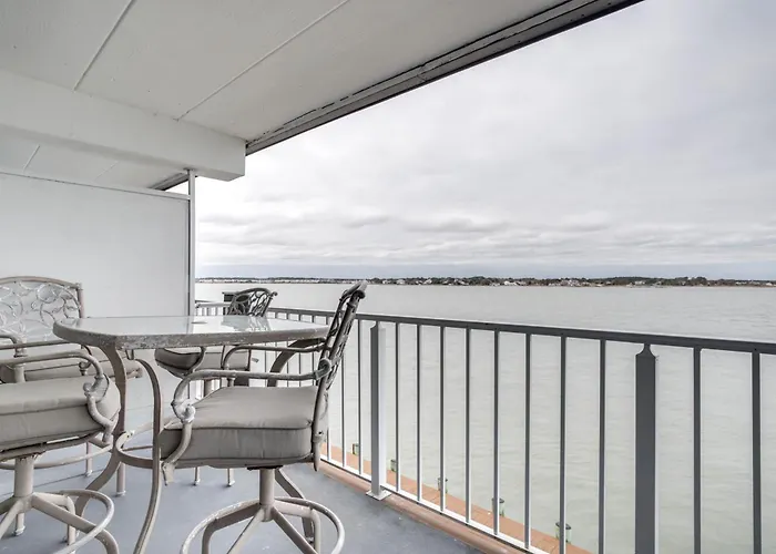 Pool & Boardwalk Access: Bayfront Ocean City Condo