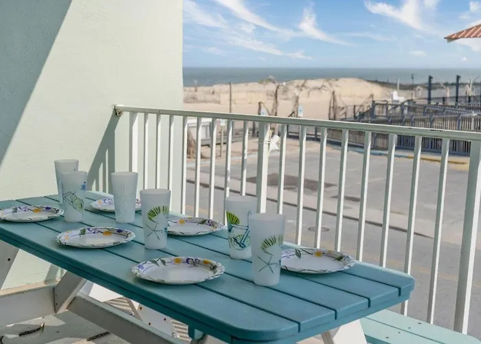 2 Bedrooms With Beach Views And In Walking Distance To Seacrets!