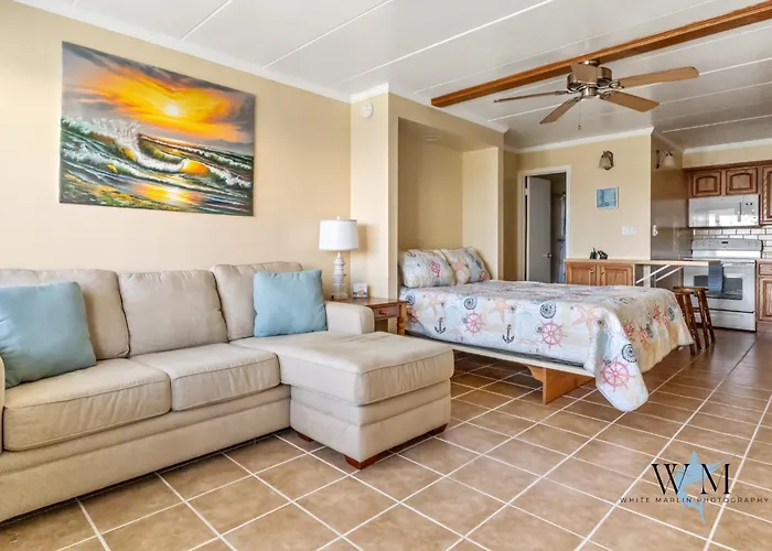 Studio With Modern Kitchen, One Block To Beach, Boardwalk, And Has A Pool!
