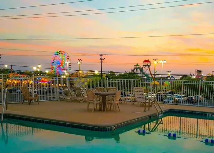 Stunning Studio With Community Pool Just Steps To Beach And Boardwalk!