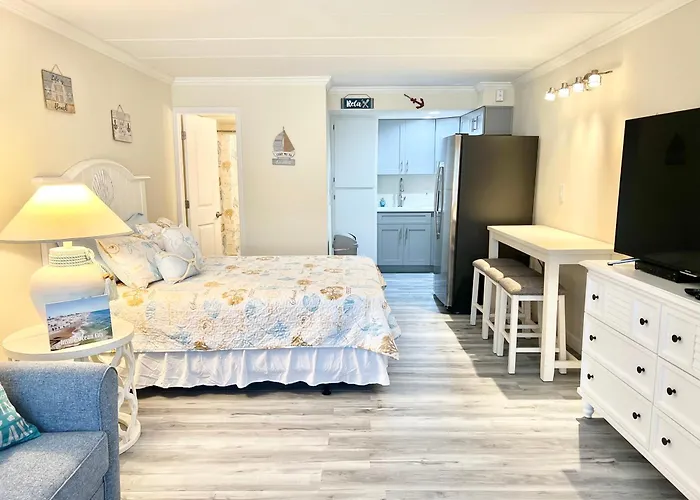 Family Studio Sleeps 4! Beach, Boardwalk, Pool And Across From Jolly Rodgers!
