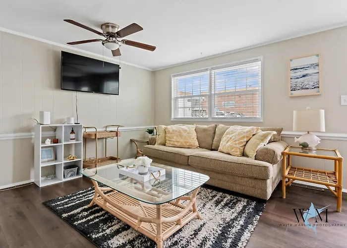 Cozy 2Nd Floor Bayside Condo, Steps To Pool & Beach!