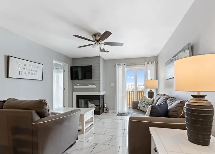 Bayfront 2 Bedroom Condo On 72Nd Street With Private Balcony And Sunset Views