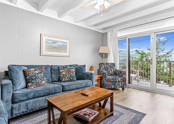 Family-Friendly 3Br Condo On 77Th St Pool, Balcony & Walk To Beach