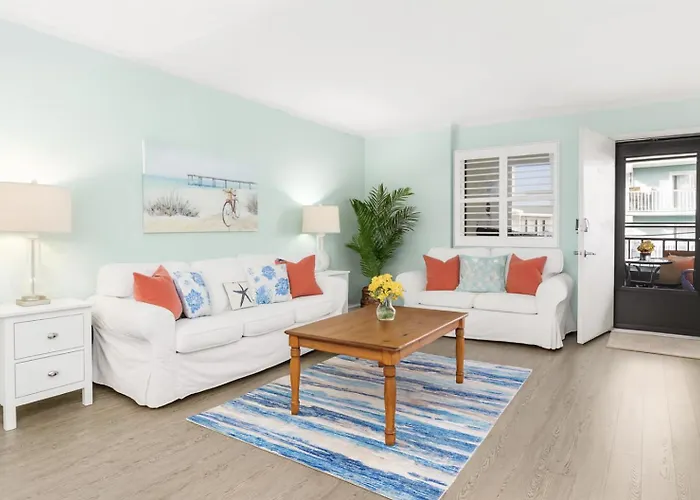 Last-Minute Beach Deal! Ocean Block Sleeps 6 Beach Gear