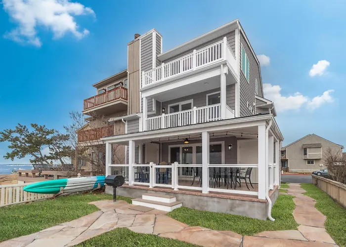 Remodeled 4Br Retreat With Dock & Outdoor Shower