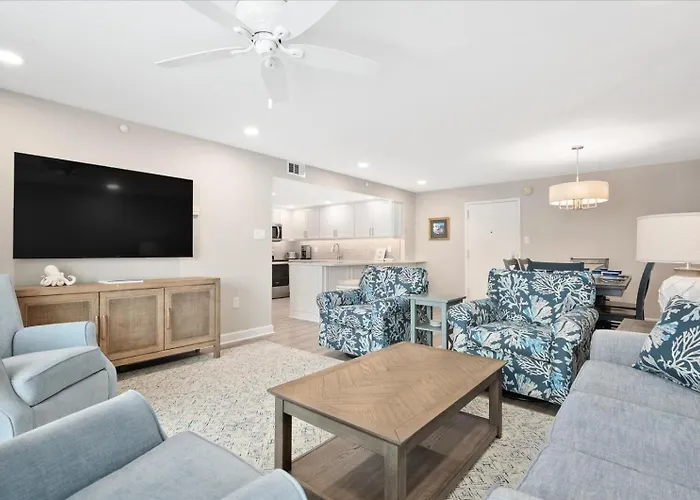 2 Bedroom Oceanfront Condo In Desired Quay Building
