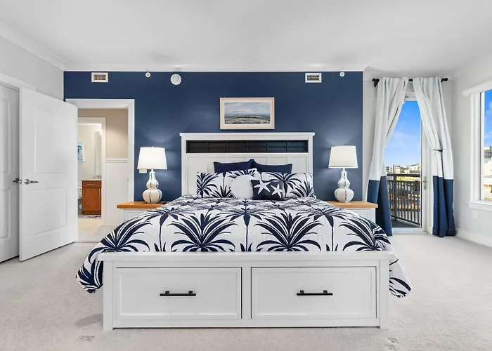 Bright 4Br Condo With Huge Balcony, Pools, And Direct Beach Access