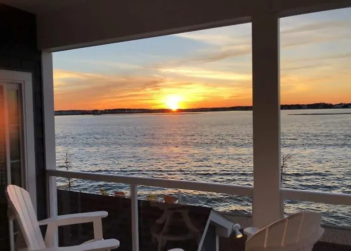Bayview Grand 102