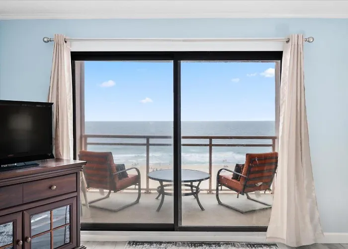 Cozy 2 Bedroom Oceanfront Condo At The Towers!