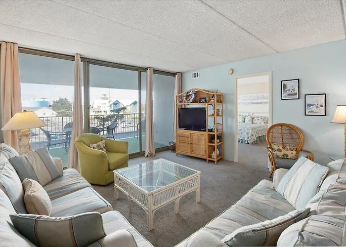 Gorgeous & Spacious 3 Bedroom English Towers Condo With Indoor Pool!