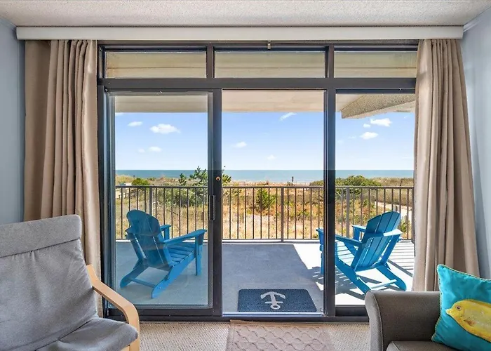 Beautiful 2 Bedroom Just Steps From The Beach!