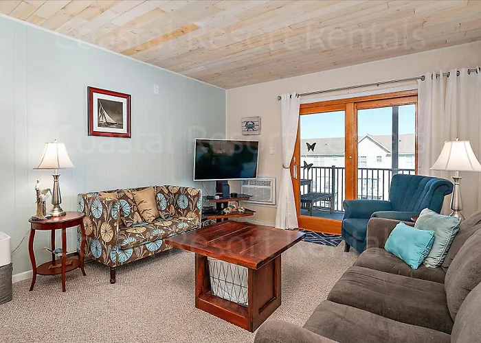 Sea Breeze - Beautiful Canal Views From This Cozy 2 Bedroom Condo!