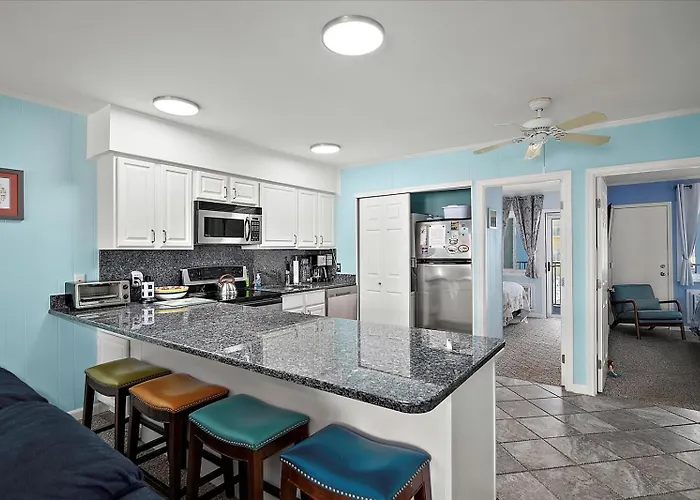3 Bedroom 4Th Floor Condo In Severn 1, Steps To The Beach!