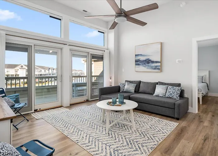 Gorgeous 2 Bedroom At Seascape In Prestigious Heron Harbour