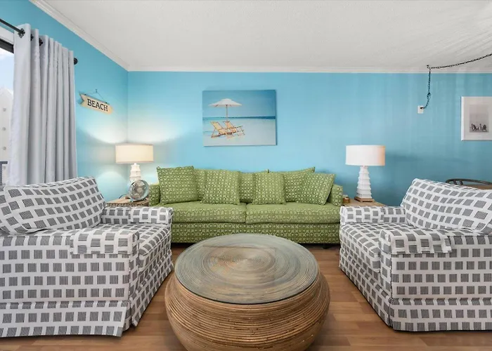 Royal Hawaiian - Amazing 2 Bedroom Condo With Outdoor & Indoor Pool!