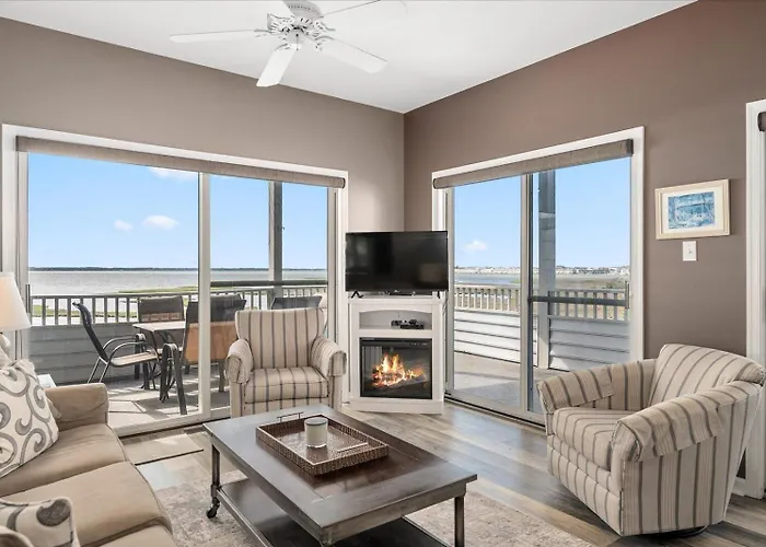 Ritz - Direct Bayfront Beautiful 2 Bedroom Condo