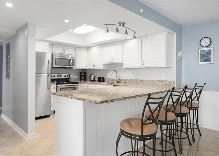 Fantastic 2 Bedroom In Quay With Ocean Views & Indoor And Outdoor Pools!