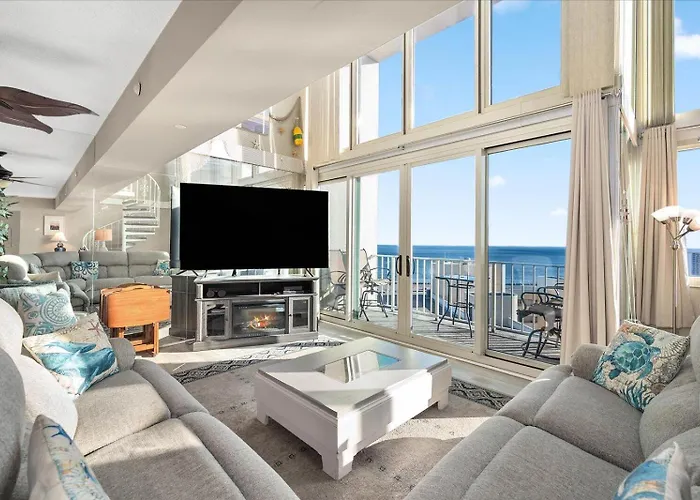 Beautiful Oceanfront 3 Bedroom Penthouse Unit With Two Pools!