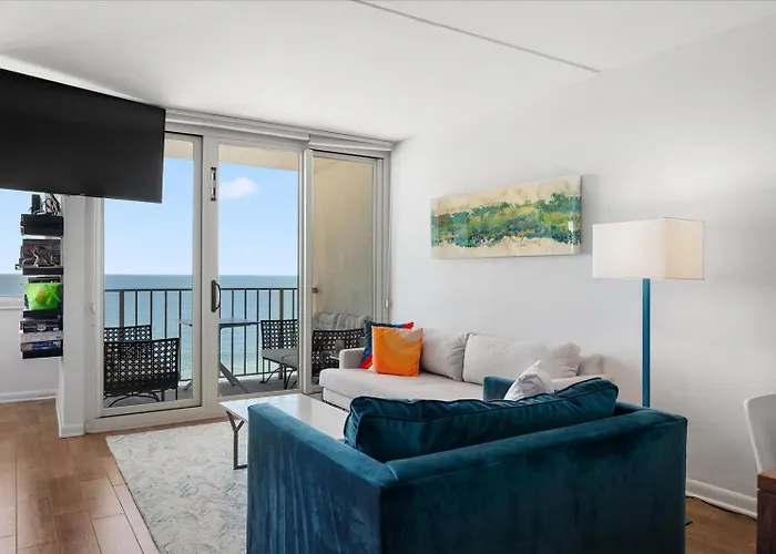 Cute 3 Bedroom Oceanfront Condo In The Desired Quay Building