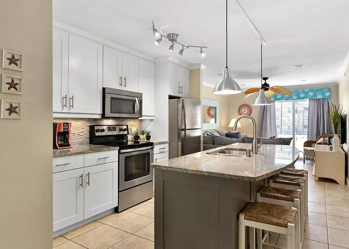 Updated 2 Bedroom In Tiffanie By The Sea With Outdoor Pool, Steps To The Beach!