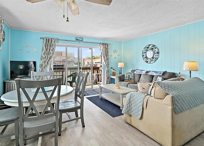 Wonderful 2 Bedroom Bayside Property!