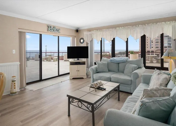 Rainbow - Gorgeous 3 Bedroom Condo With Ocean Views And Outdoor Pool!