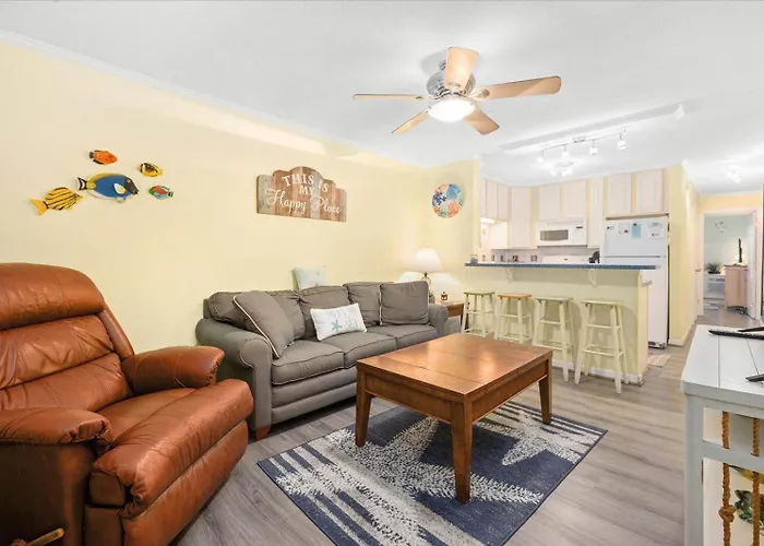 Charming 1 Bedroom Condo With Outdoor Pool!