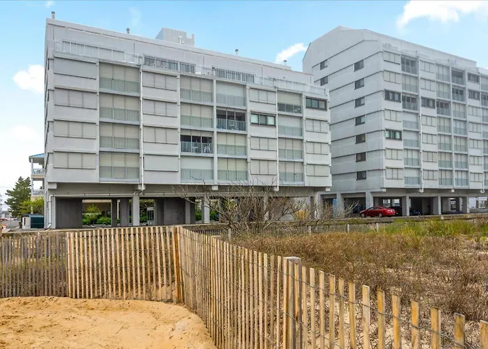 2 Bedroom Penthouse With Oceanfront Views!