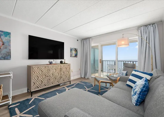 Stunning Renovated 2 Bedroom Direct Ocean Front!