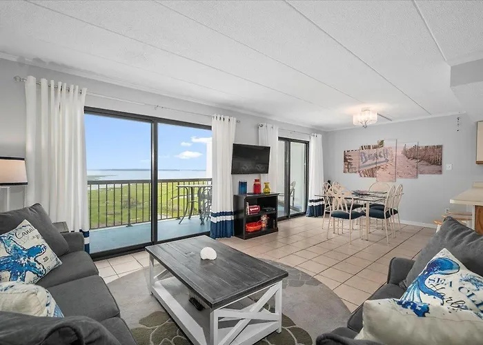 Direct Bay Front Condo With 2 Bedrooms, Outdoor Pool, And 2 Parking Spaces!