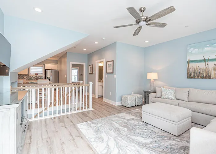 Modern Beachside Townhome With Ocean Views - Steps To The Sand!