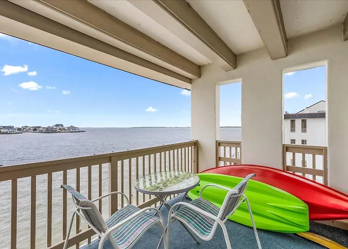 2 Bedroom, 3Rd Floor Condo With Great Views!