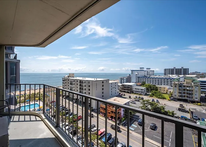 Cozy 1 Bedroom Condo, Steps To The Beach!