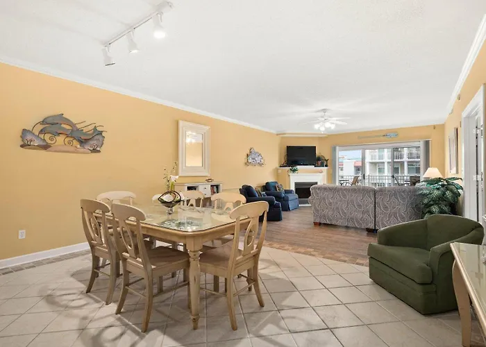 3 Bedroom Uptown Island Breeze Unit With Pool!