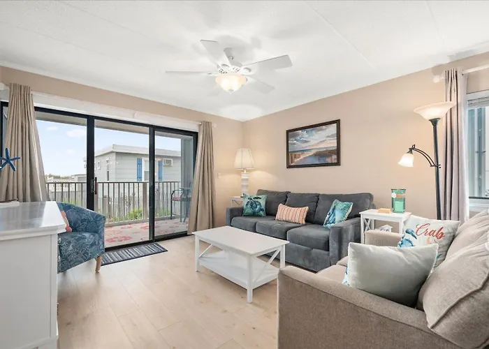 Come Relax In This Charming 2 Bedroom Ocean Front Condo!
