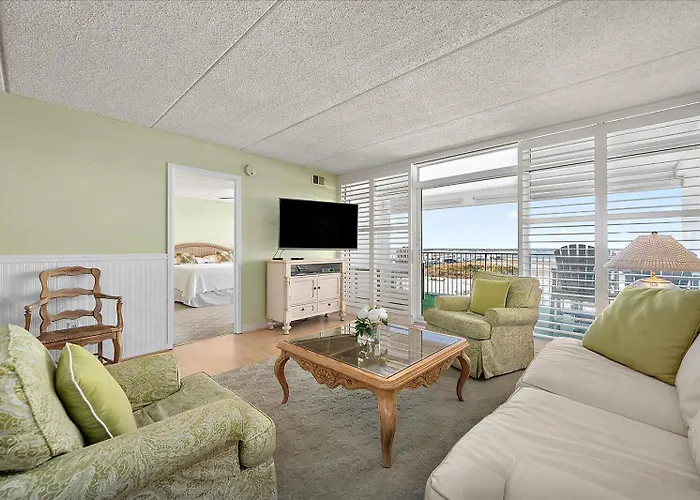 English Towers-Spacious 3 Bedroom Unit With Bayside Views And Indoor Pool!