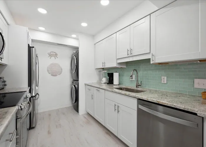 English Towers-Dreamy Ocean Views In This 3 Bedroom Condo With Indoor Pool!