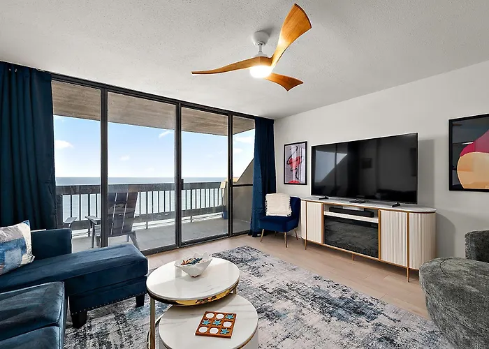 Beautiful 2 Bedroom / 2 Bathroom Condo Beachfront With Indoor Pool