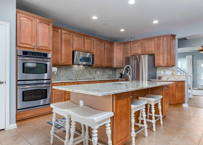 Amazing 4 Bedroom Sunset Island Townhome With Bonus Den!
