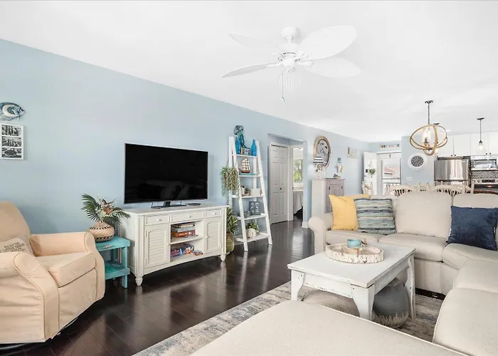 Beautiful Second Floor 2 Bedroom Condo With Great Canal Views