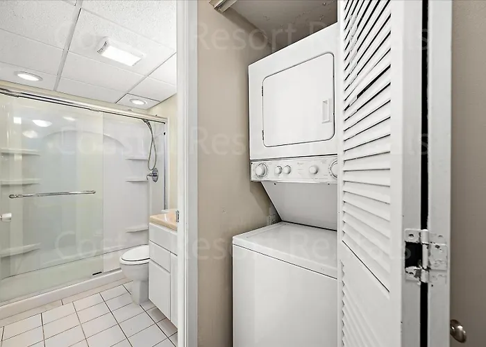 2 Bedroom Atlantis Condo With Outdoor Pool And Beautiful Ocean Views!