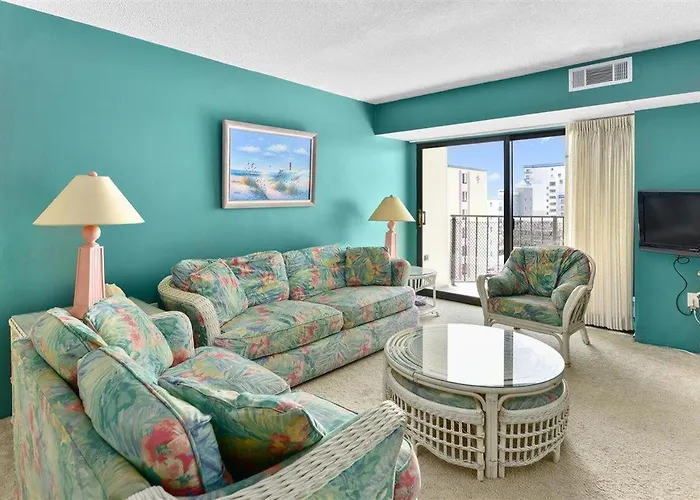 2 Bedroom With Ocean View And Outdoor Pool!